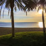 アパート A 100 Metros De La Playa En フエンヒロラ