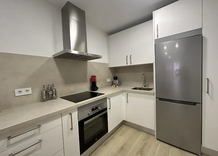 A 100 Metros De La Playa En * フエンヒロラ