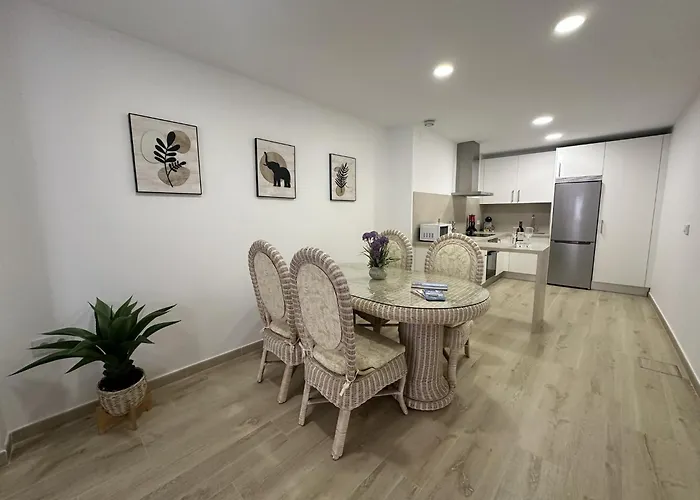 A 100 Metros De La Playa En *